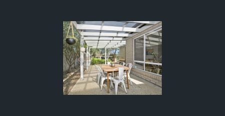 Family Home On The Lake - Photo 2