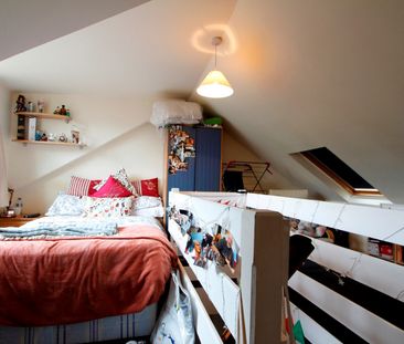 4 Bed Terraced House, Grange Avenue, RG6 - Photo 5