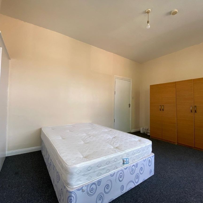 Room in a Shared House, Cranmer Road, E7 - Photo 1