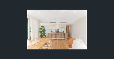 Bright, Breezy and Steps from the Sea - Photo 2