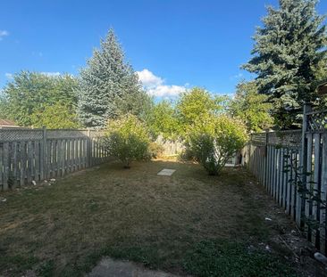 For Lease - 26 Activa Avenue, Kitchener, Ontario - Photo 4