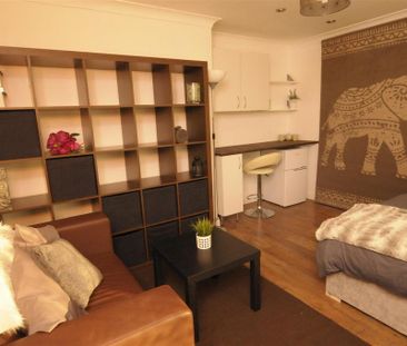 1 bedroom in a house share to rent - Photo 3