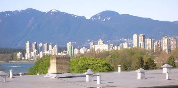 Kitsilano 1Bdrm w/ VIEW - only 2 Blks from Kits POOL - Photo 2