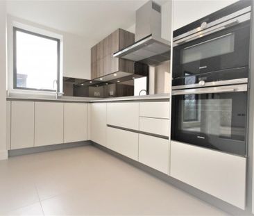 3 bedroom flat to rent - Photo 4