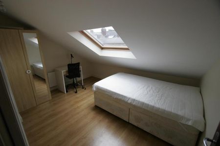 4 bedroom terraced house to rent - Photo 5