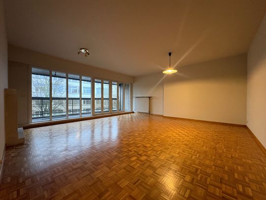 Ruim en lichtrijk 2-slaapkamerappartement in centrum Kortrijk - Foto 1