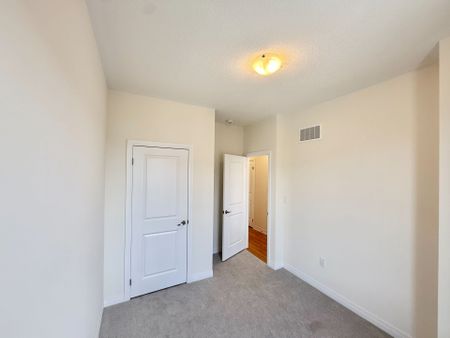For Lease - 17 Norman Fleming Lane, Richmond Hill, Ontario - Photo 2