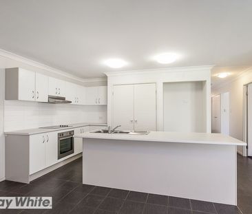 GREAT 3 BEDROOM DUPLEX! - Photo 2