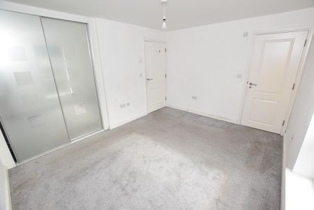 2 bedroom ground floor flat to rent - Photo 2