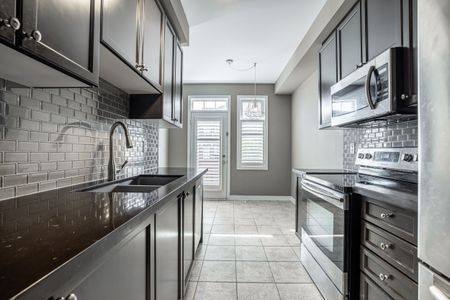 For Lease - 4 Courtland Crescent, East Gwillimbury, Ontario - Photo 4