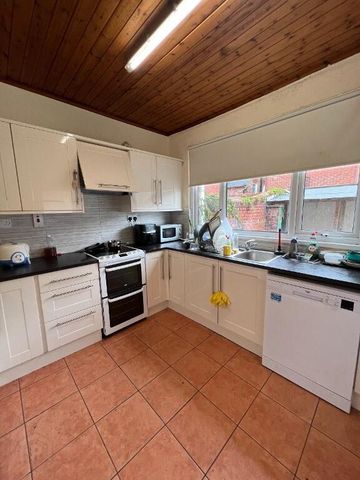September Start Date, 116 Stranmillis Road, Serviced Rooms, Belfast, BT9 5AE - Photo 3