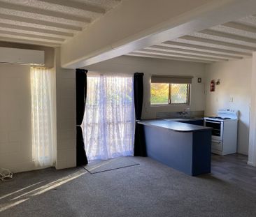 2/10 Wellington Street - Photo 2