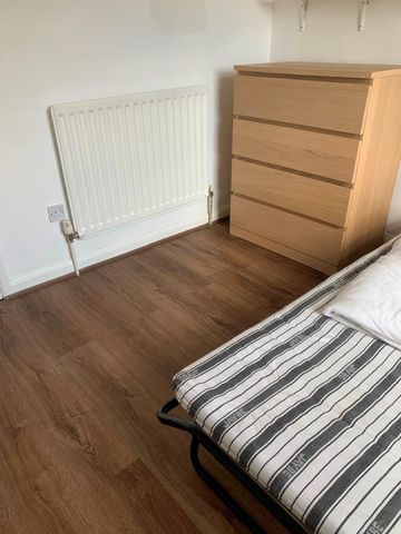 2 Bed Terraced House, Villiers Street, CV2 - Photo 5