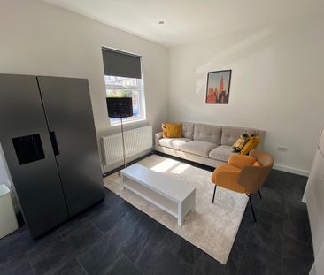 1 bedroom in a house share to rent - Photo 2