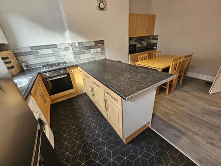 1 bedroom in a house share to rent - Photo 4