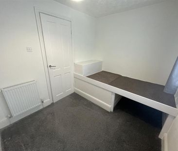 3 bedroom end of terrace house to rent - Photo 3