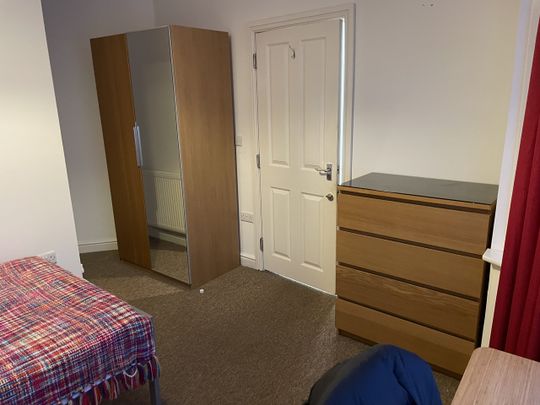 Room in a Shared House, Leda Ave, BS14 - Photo 1