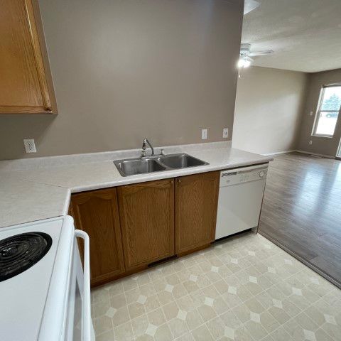 Gorgeous 2-Bedroom Ground Floor Condo in Stony Plain - Photo 1