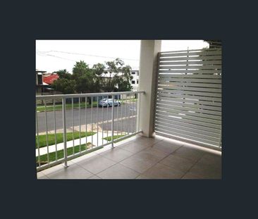 MODERN LIVING - Photo 5