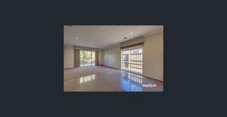 BURBANK EX DISPLAY IN REFLECTIONS ! - Photo 2