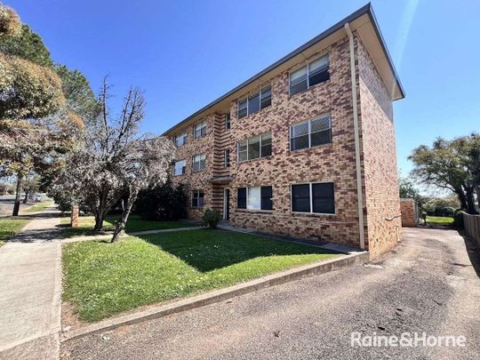 West Tamworth upstairs unit - Photo 1