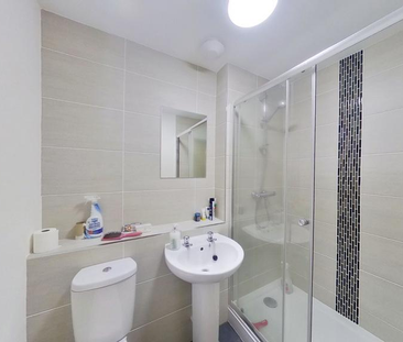 4 bedroom terraced house to rent - Photo 6