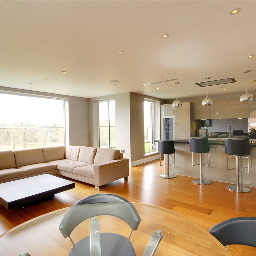 Murano House, 389 Cockfosters Road - Photo 1