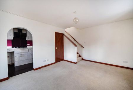 2 bedroom end of terrace house to rent - Photo 2