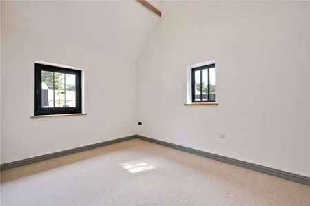 A contemporary barn conversion in the sought-after village of Churt. - Photo 2