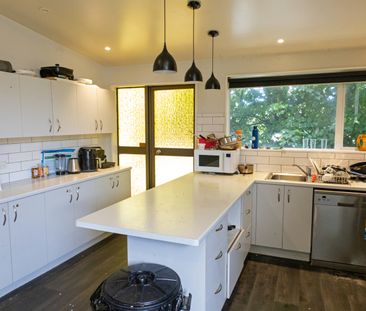 All inclusive rooms on Russell St - Available now - Photo 2