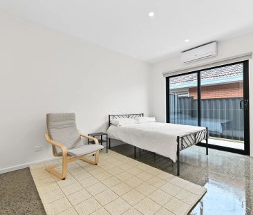 Brand new fully furnished rooms with private courtyards – All bills... - Photo 2