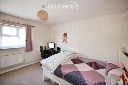 Pursers Court, Slough, SL2 - Photo 2