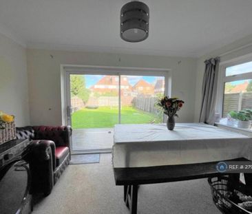 1 bedroom in a house share to rent - Photo 1