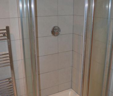 3 bedroom character property to rent - Photo 6