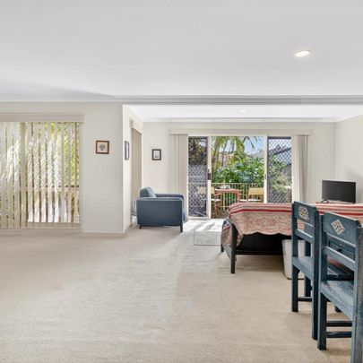 $950 per week / $3,800 Bond - Photo 1