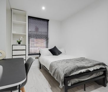 8 bedroom house to rent - Photo 4