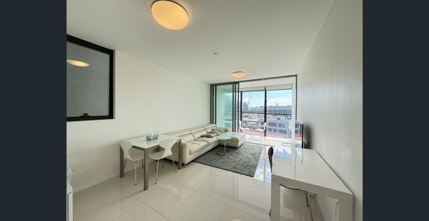 LEVEL 12 | MODERN & STUNNING VIEWS FURNISHED ONE-BEDROOM | @ CENTRAL PARK - Photo 1