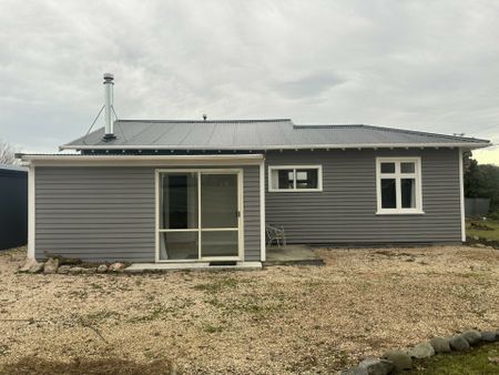Modern Gem in Geraldine - Photo 2