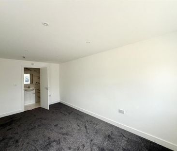 8 bedroom detached house to rent - Photo 5