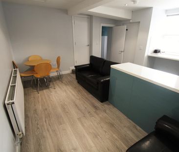4 bedroom terraced house to rent - Photo 1