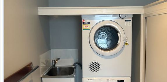 Spacious Studio - Photo 2