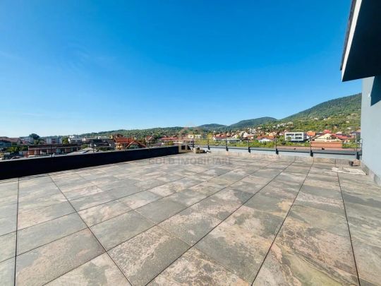 De închiriat Penthouse modern - Fotografie 1