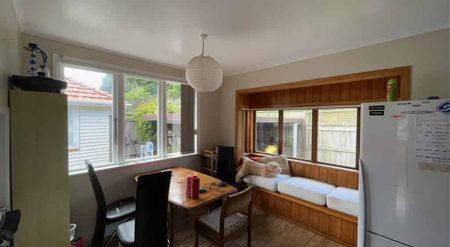 Charming Remuera home, ideal for a flat-share! - Photo 3