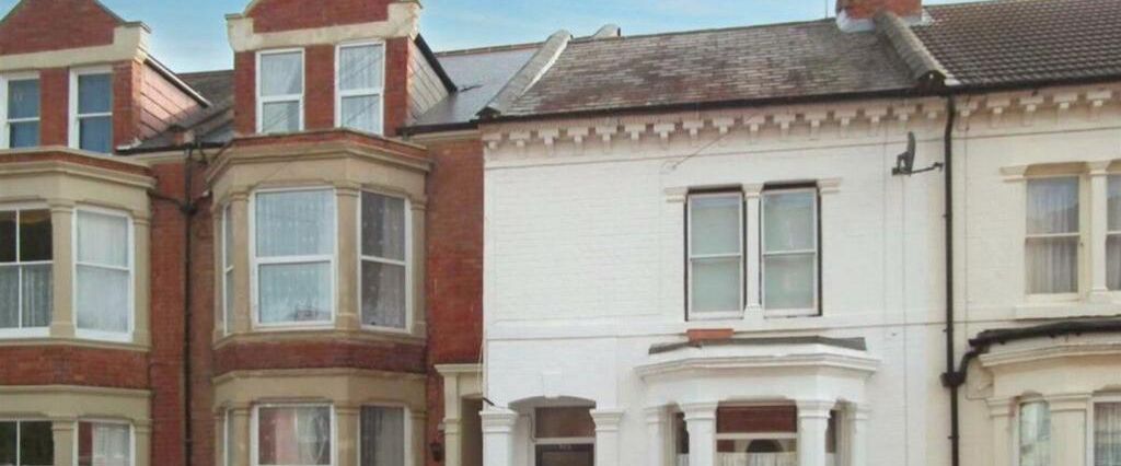 3 bedroom terraced house to rent - Photo 1
