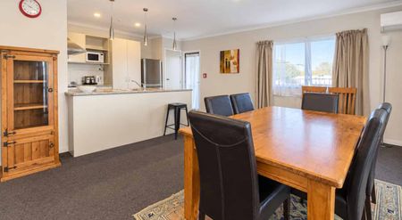 Fully Furnished Roof Top Apartment - Photo 3