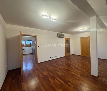 Pronájem bytu 2+1 76 m² - Photo 1