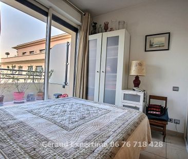 T2 meublé d'exception avec terrasse — Les Allées Provençales / Sext... - Photo 2