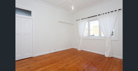 Pet friendly semi with parking for two cars - Photo 4