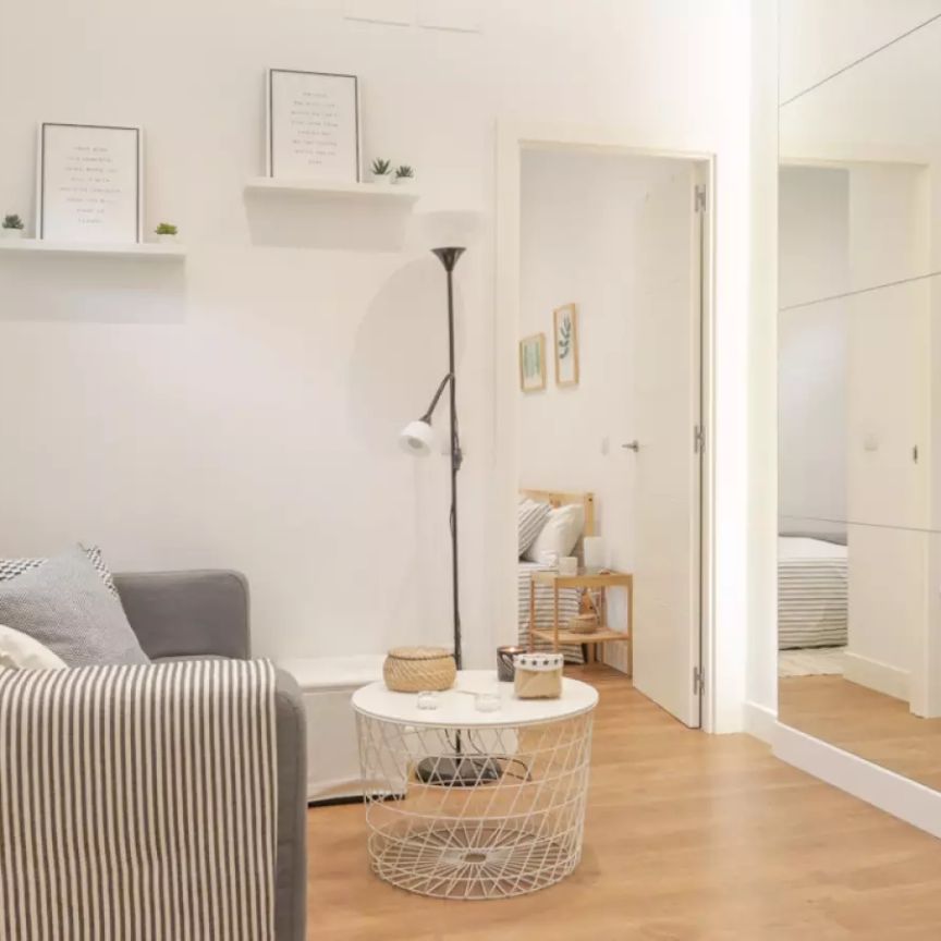 1-bedroom apartment for rent in Almagro, Madrid. - Photo 1