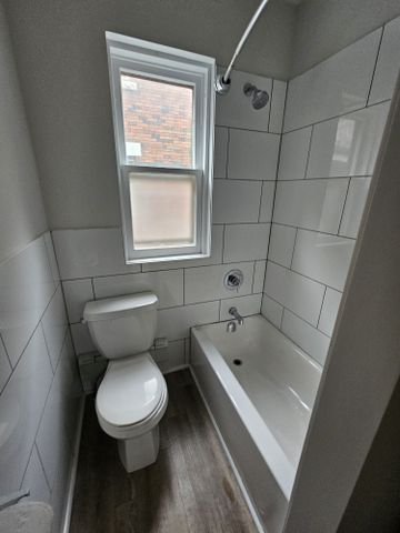 For Lease - 983 Main Street Unit# 3, Hamilton, Ontario - Photo 3